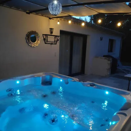 아파트 Le Titibu, Et Entre Ardeche Et Provence, Clim, Bbq, Netflix, Classe 5 Etoiles