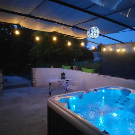 Appartamento Le Titibu, Et Entre Ardèche Et Provence, Clim, Bbq, Netflix, Classé 5 étoiles *